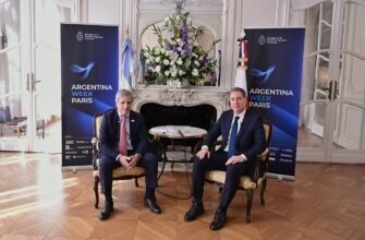 Луис Капуто и Диего Сантилли на презентации программы гражданства Аргентины за инвестиции